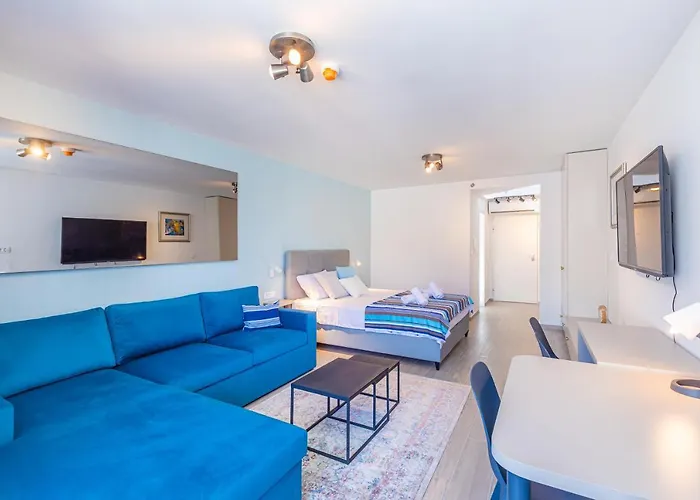 Stella Lovely Studio With Balcony And Free Parking