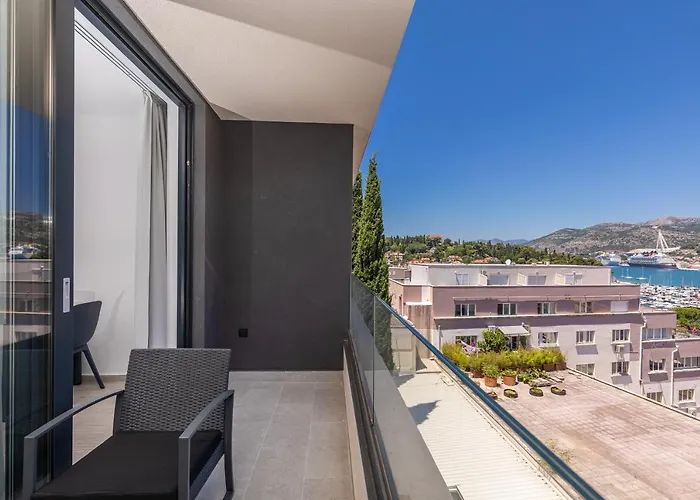 Stella Lovely Studio With Balcony And Free Parking
